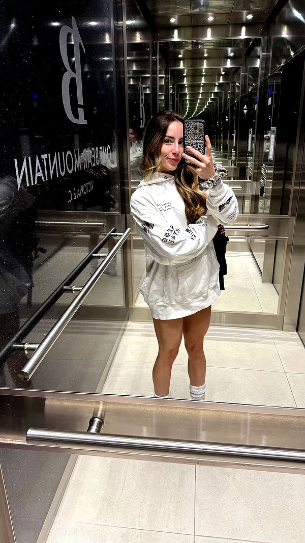 meelahrobbins image ~ Altpins