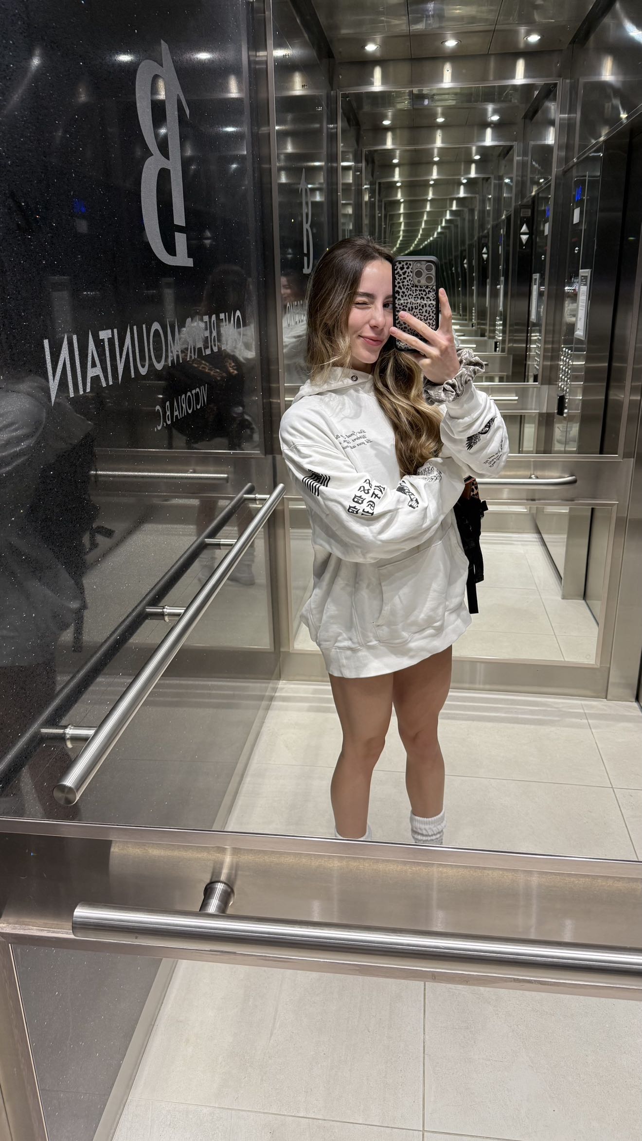 meelahrobbins snapchat image archive image