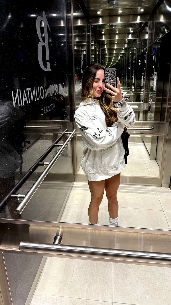 meelahrobbins image ~ Altpins