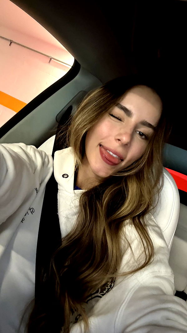 meelahrobbins image ~ Altpins