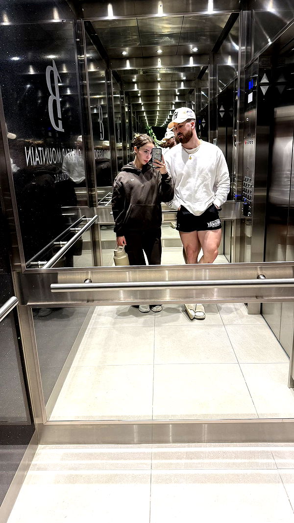 meelahrobbins image ~ Altpins