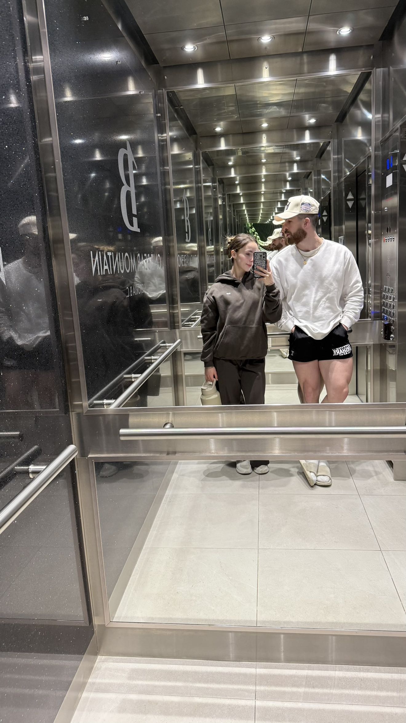 meelahrobbins snapchat image archive image