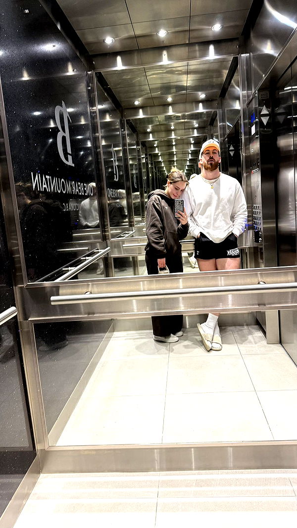 meelahrobbins image ~ Altpins