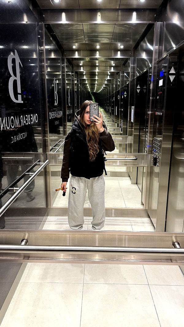 meelahrobbins image ~ Altpins