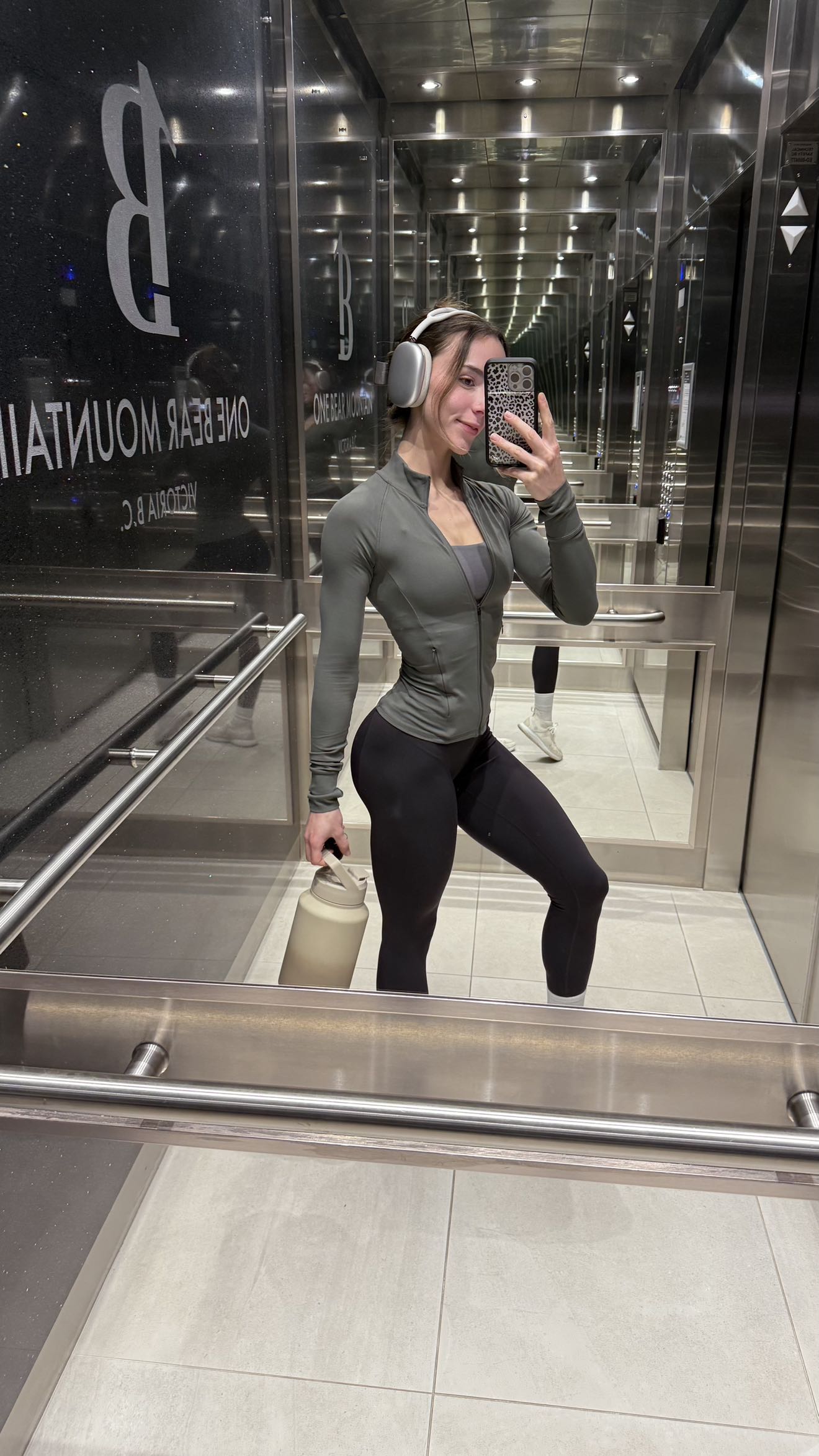 meelahrobbins snapchat image archive image