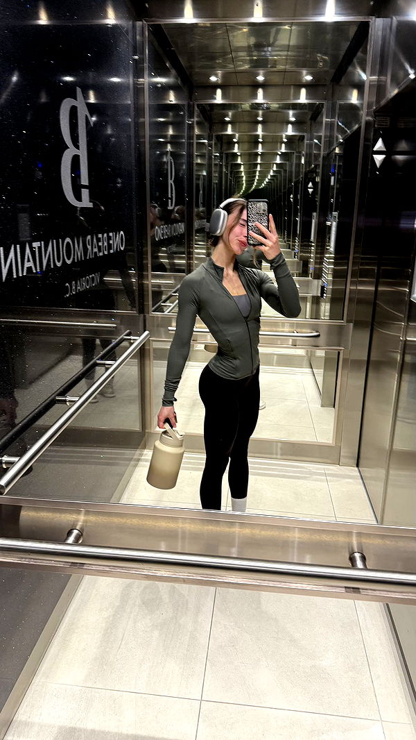 meelahrobbins image ~ Altpins