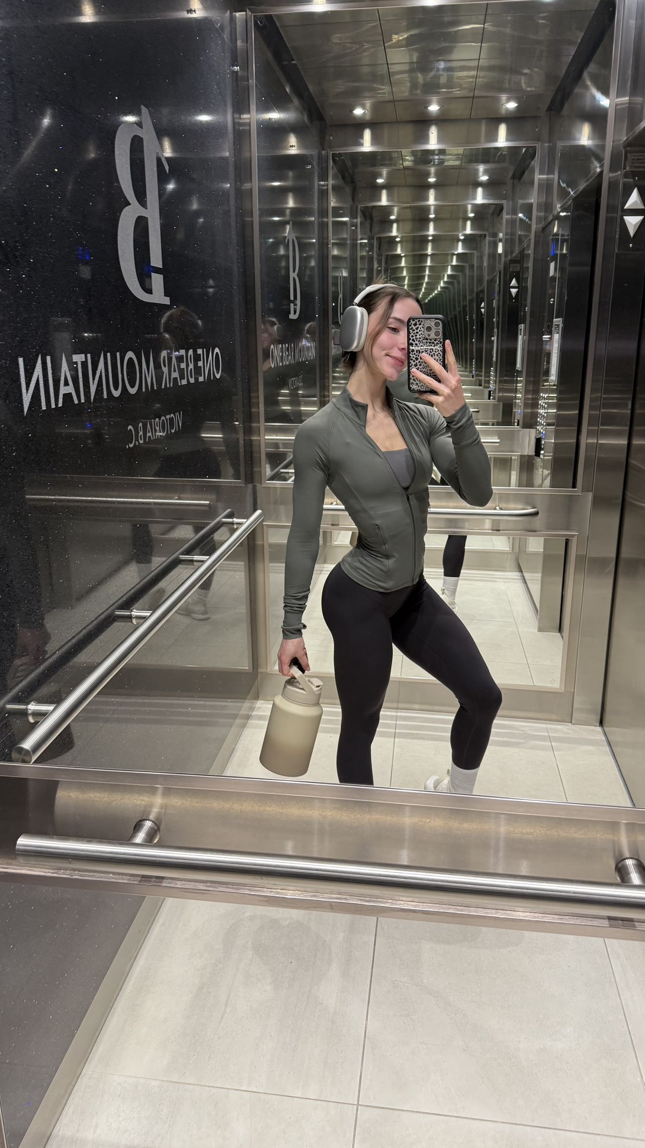 meelahrobbins snapchat image archive image