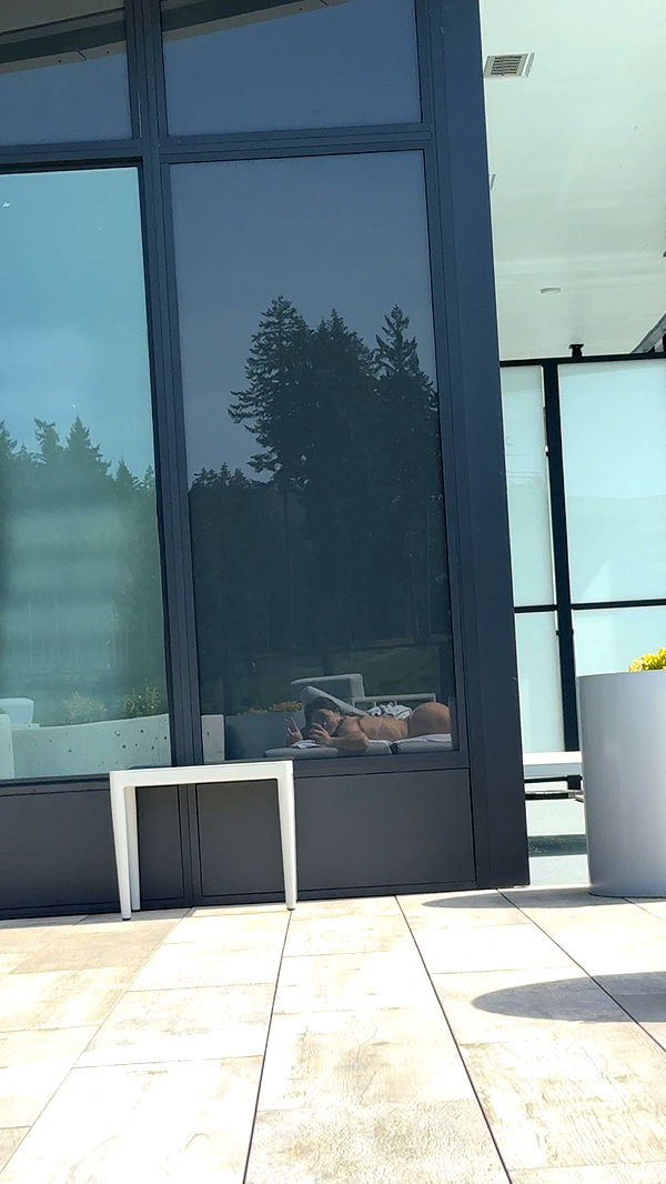 meelahrobbins image ~ Altpins