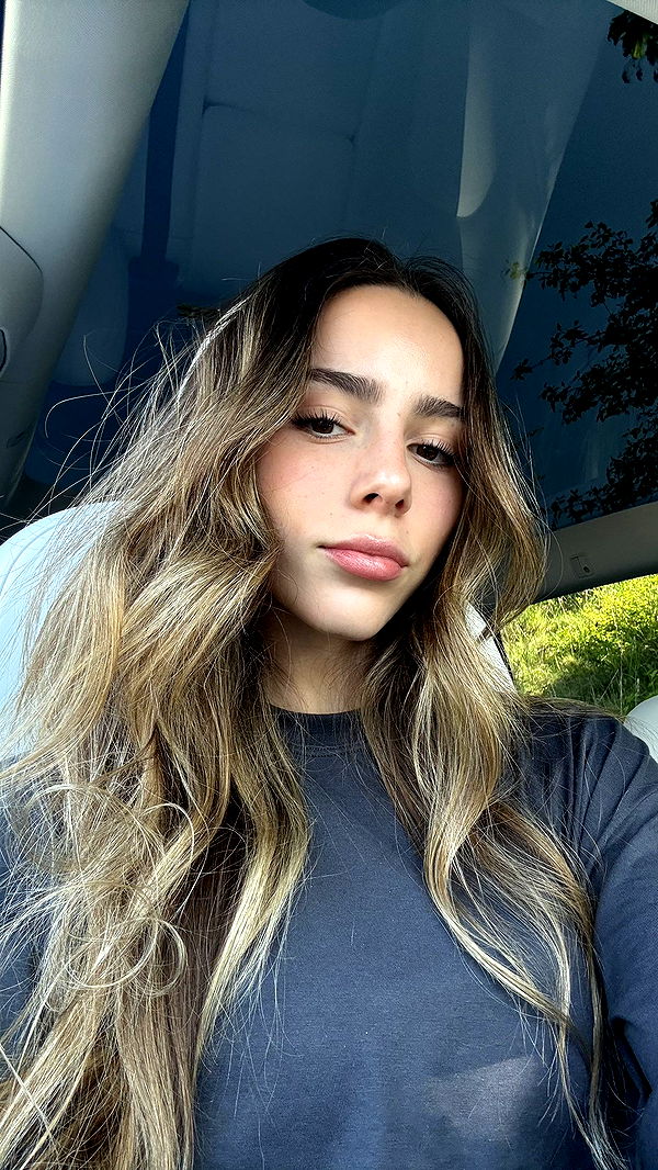 meelahrobbins image ~ Altpins