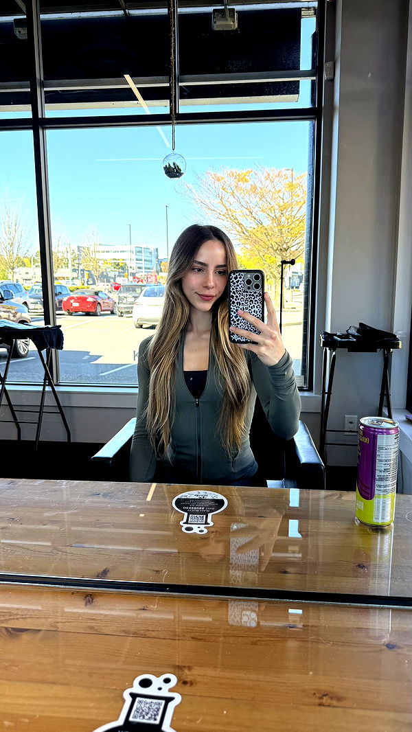 meelahrobbins image ~ Altpins