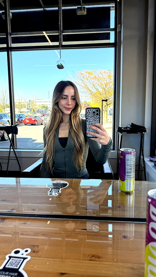 meelahrobbins image ~ Altpins