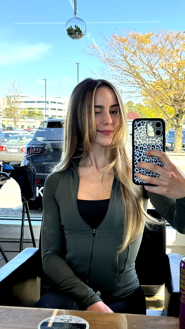 meelahrobbins image ~ Altpins