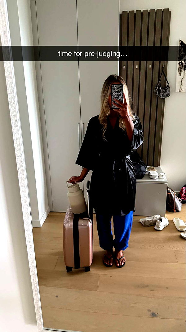 meelahrobbins image ~ Altpins