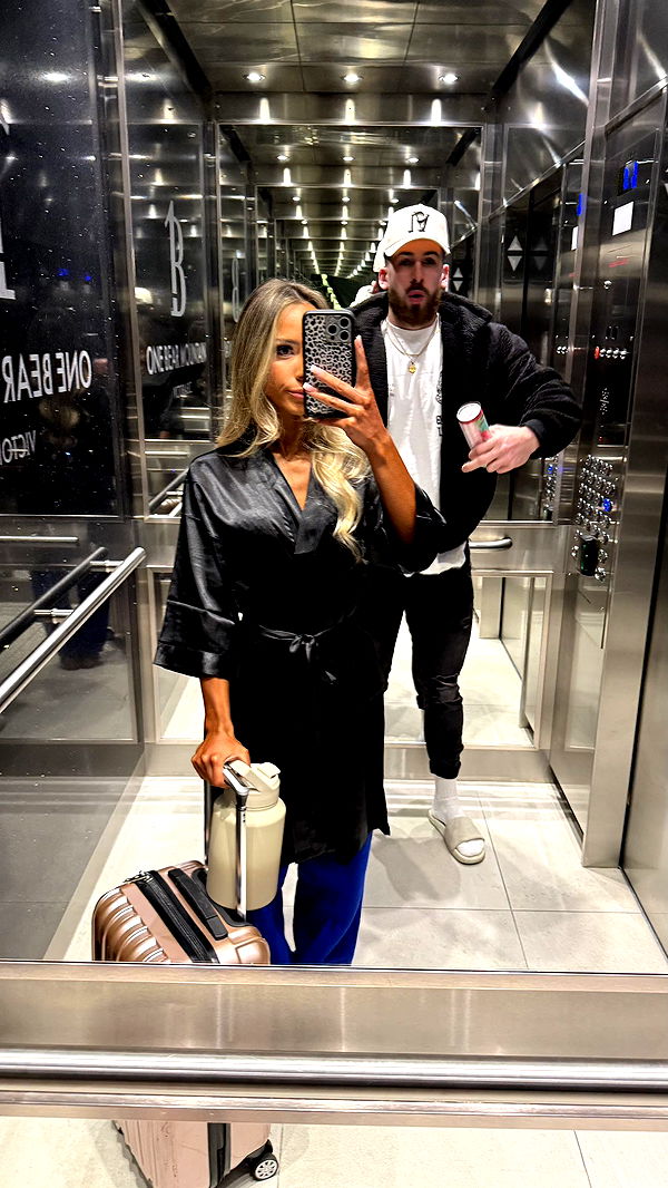 meelahrobbins image ~ Altpins