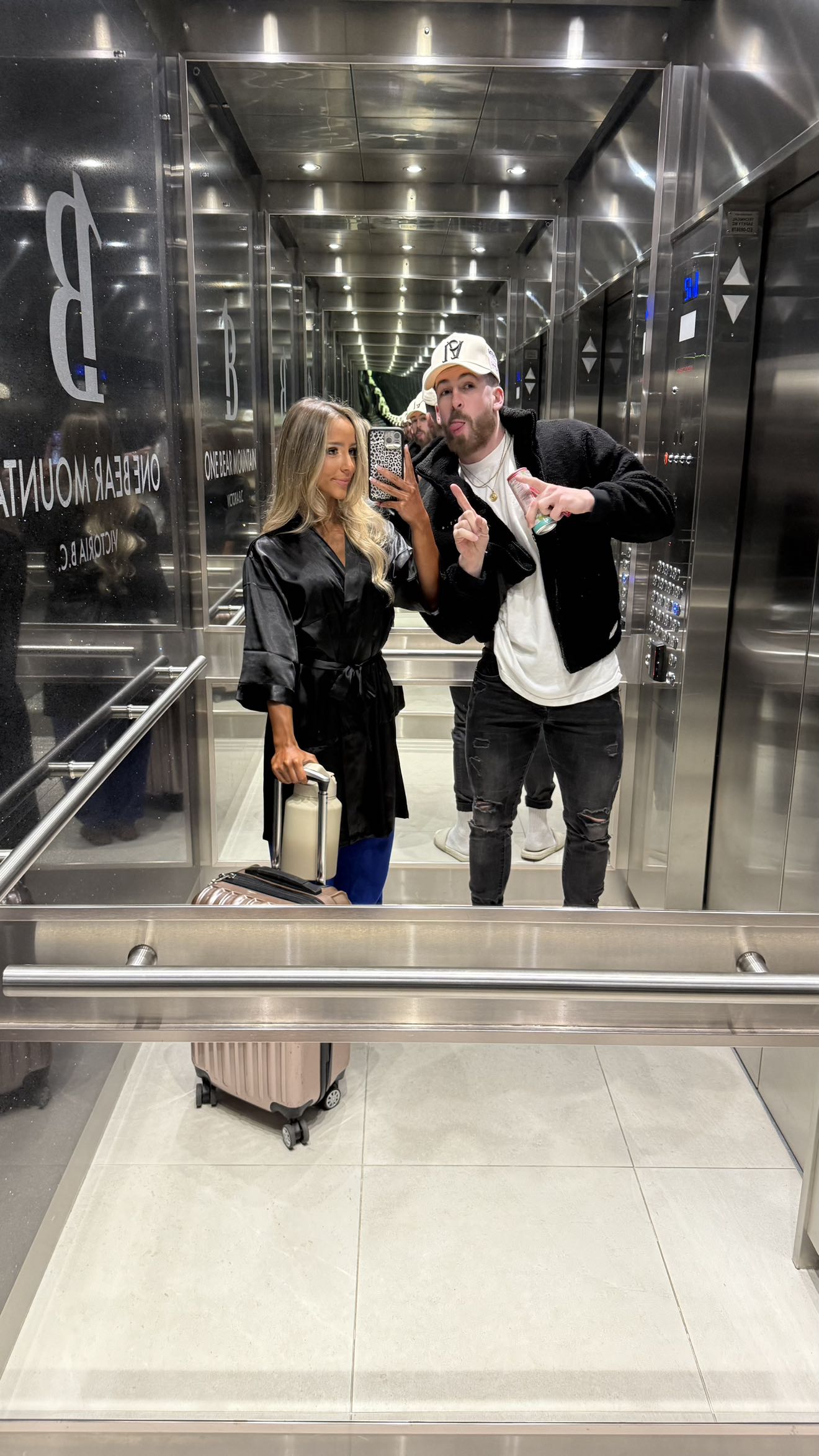 meelahrobbins snapchat image archive image