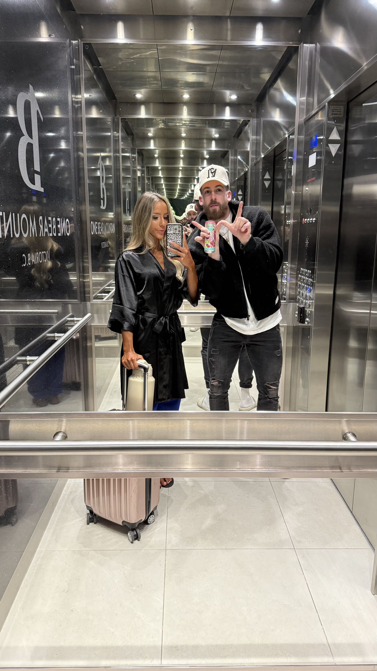 meelahrobbins snapchat image archive image