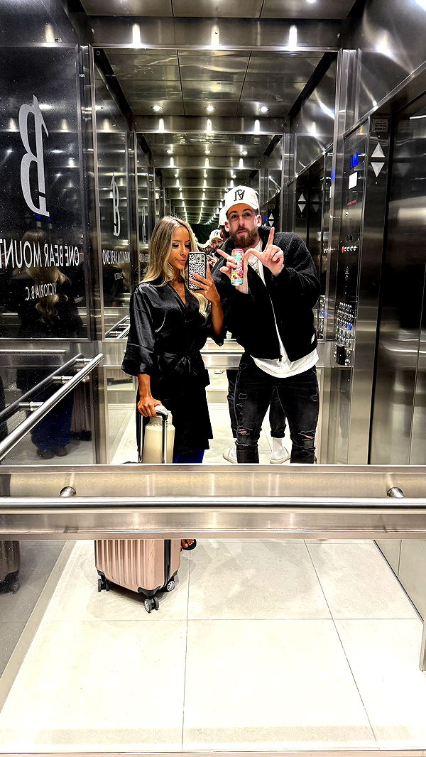 meelahrobbins image ~ Altpins