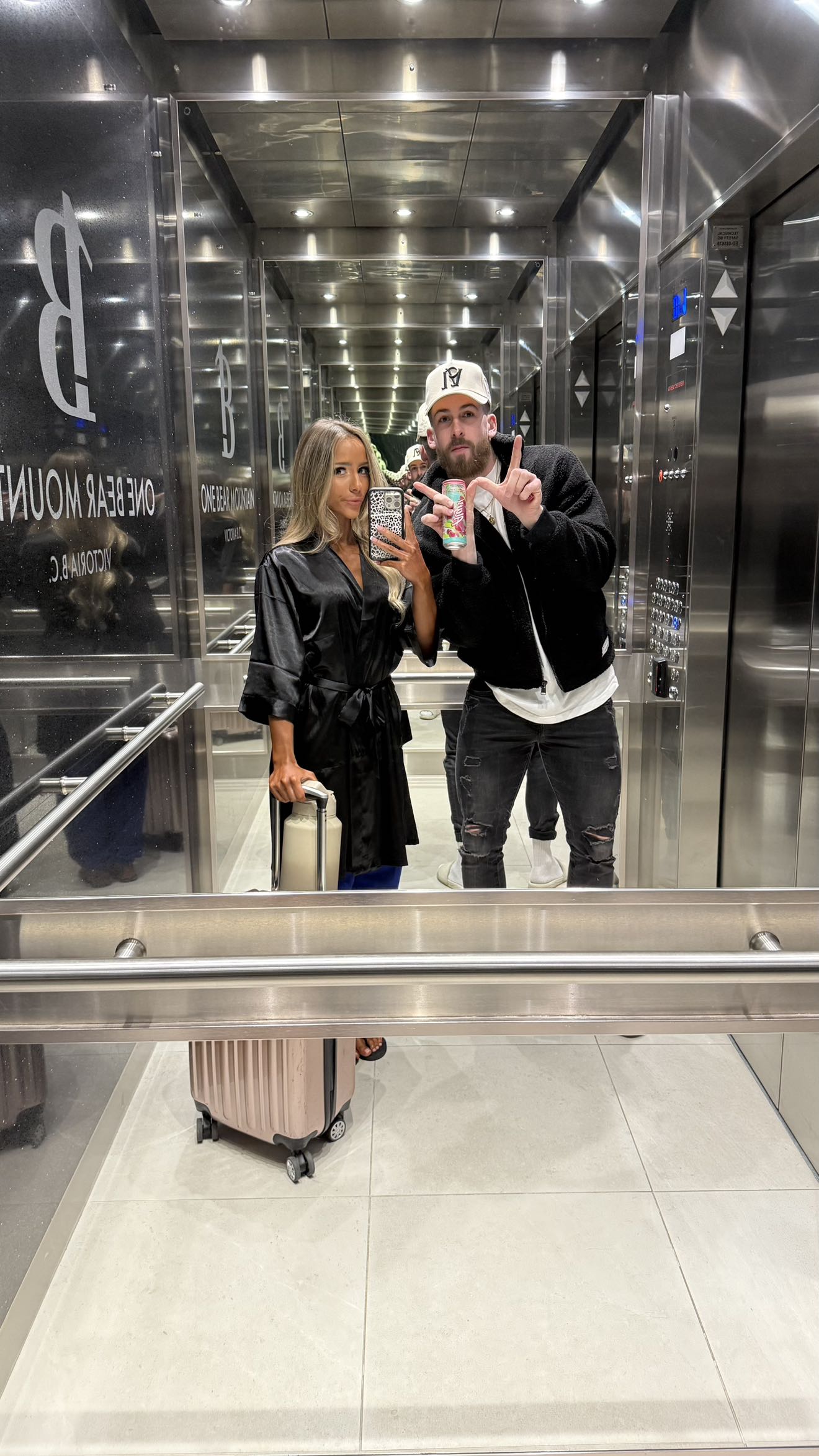 meelahrobbins snapchat image archive image