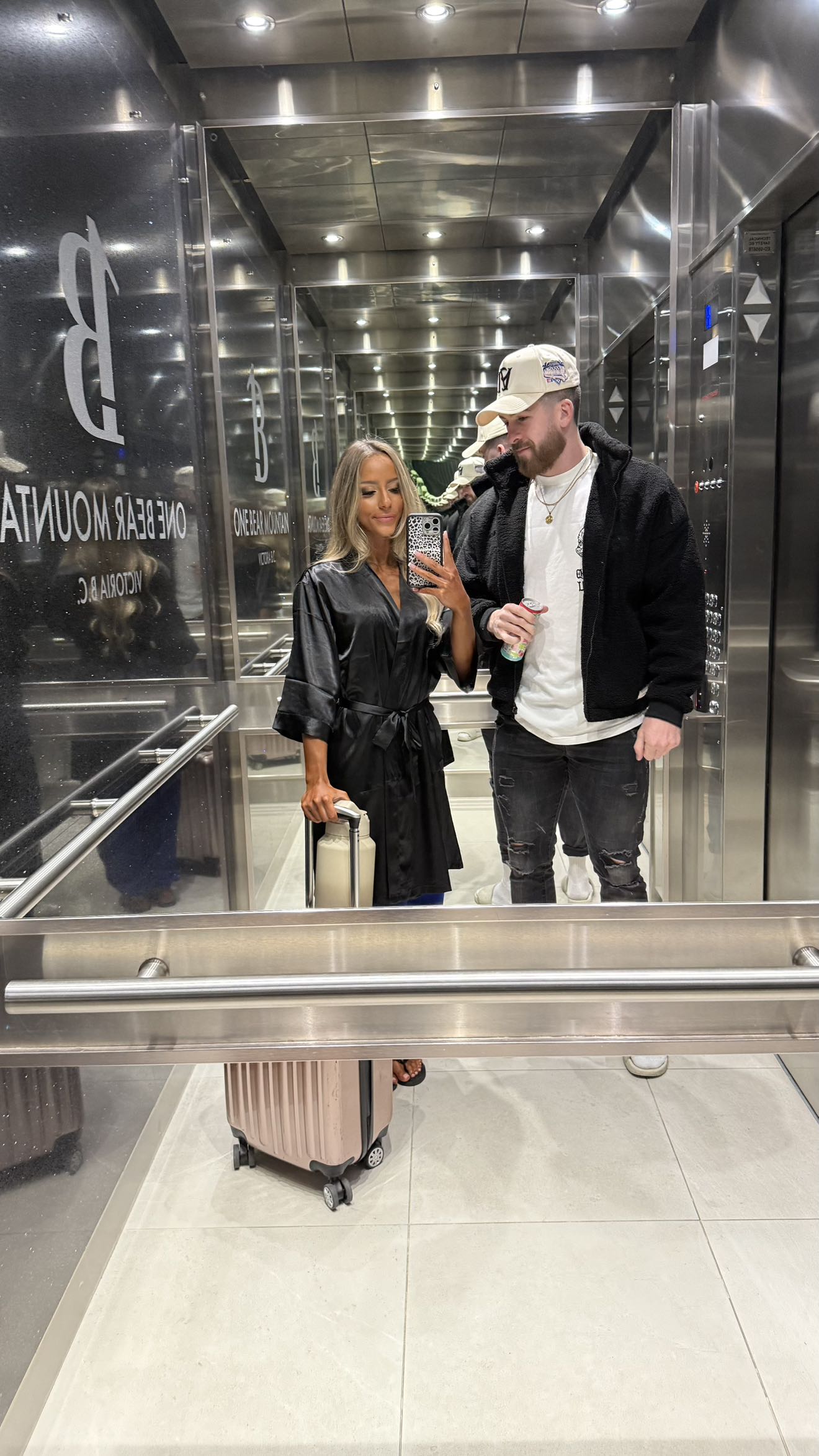 meelahrobbins snapchat image archive image