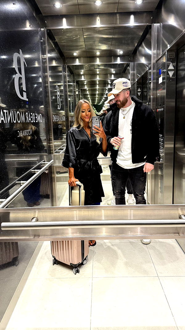 meelahrobbins image ~ Altpins