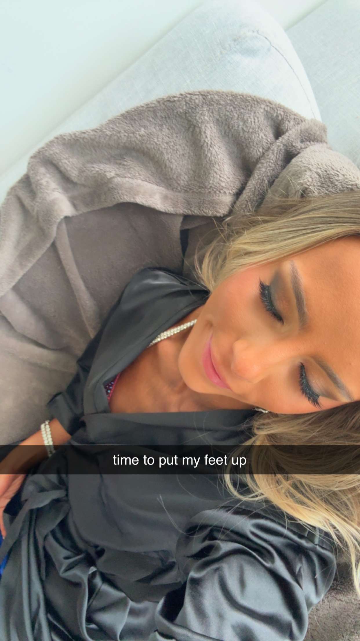 meelahrobbins snapchat image archive image