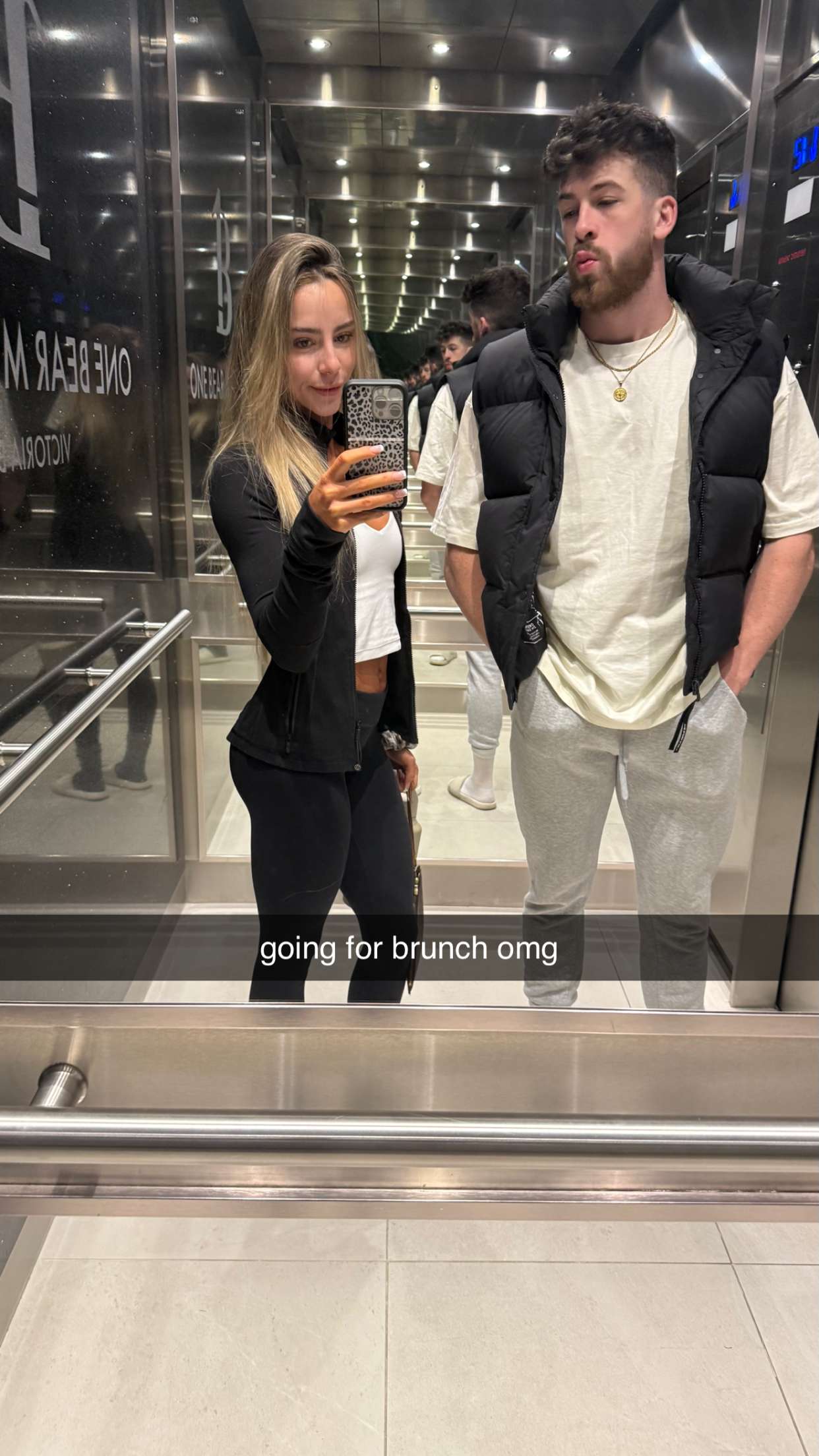 meelahrobbins snapchat image archive image