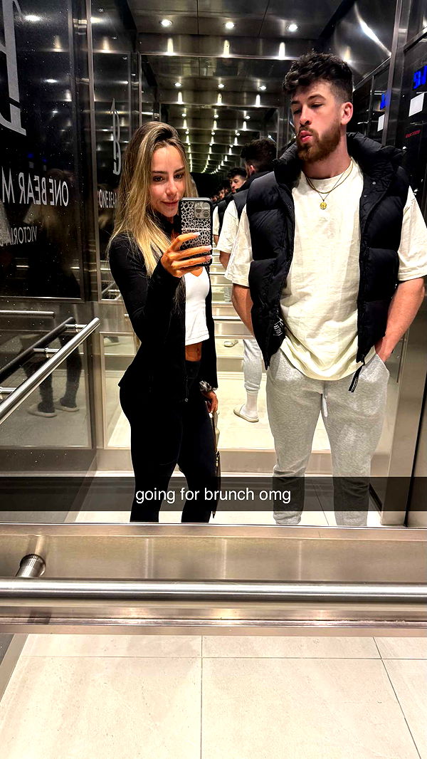 meelahrobbins image ~ Altpins