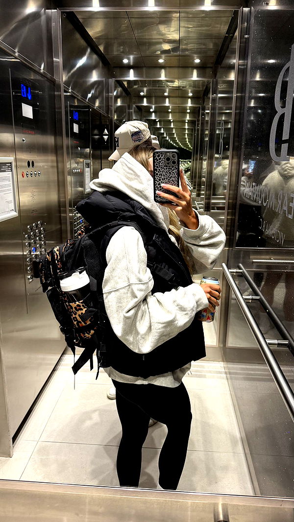 meelahrobbins image ~ Altpins