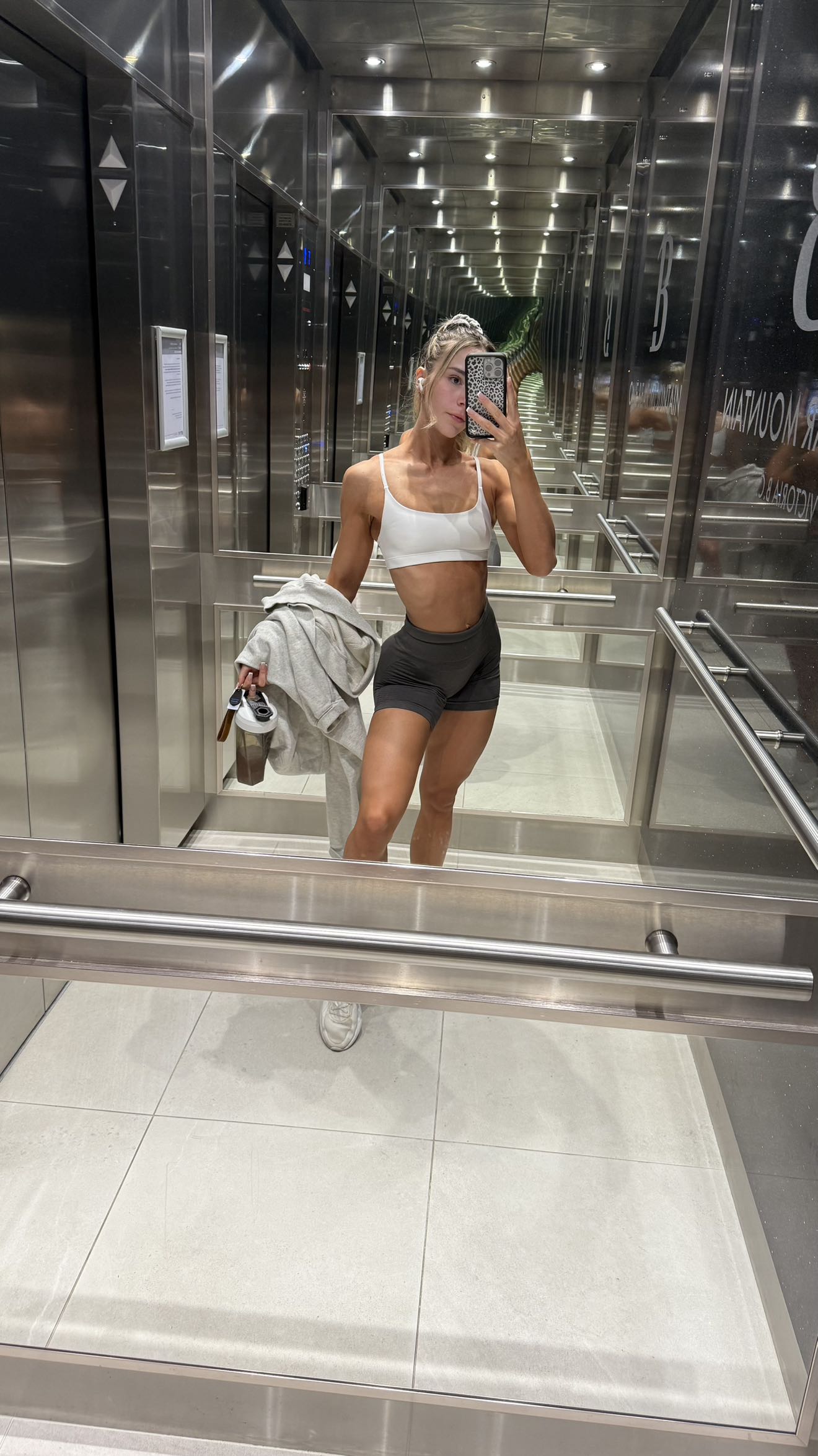 meelahrobbins snapchat image archive image