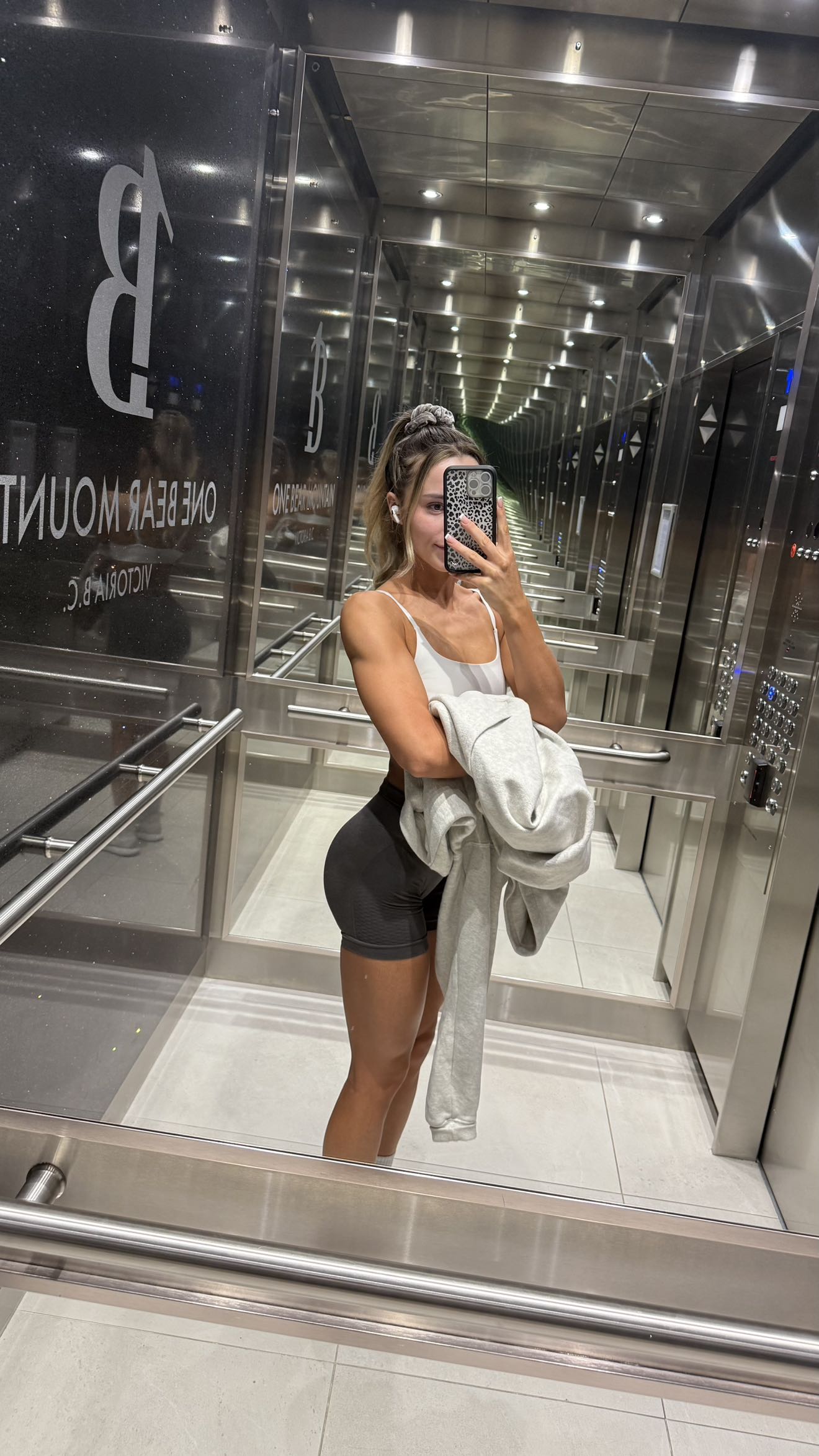 meelahrobbins snapchat image archive image