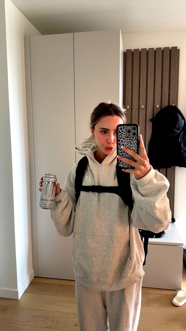 meelahrobbins image ~ Altpins