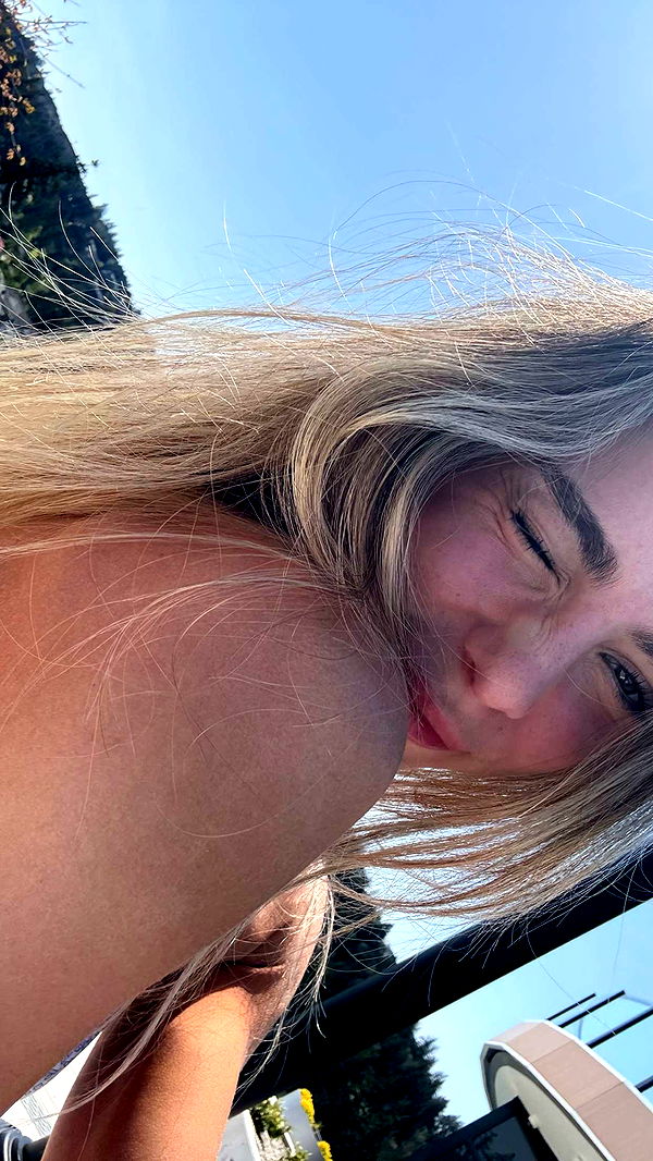 meelahrobbins image ~ Altpins