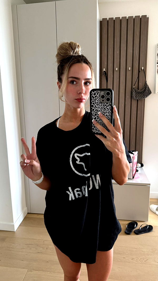 meelahrobbins image ~ Altpins