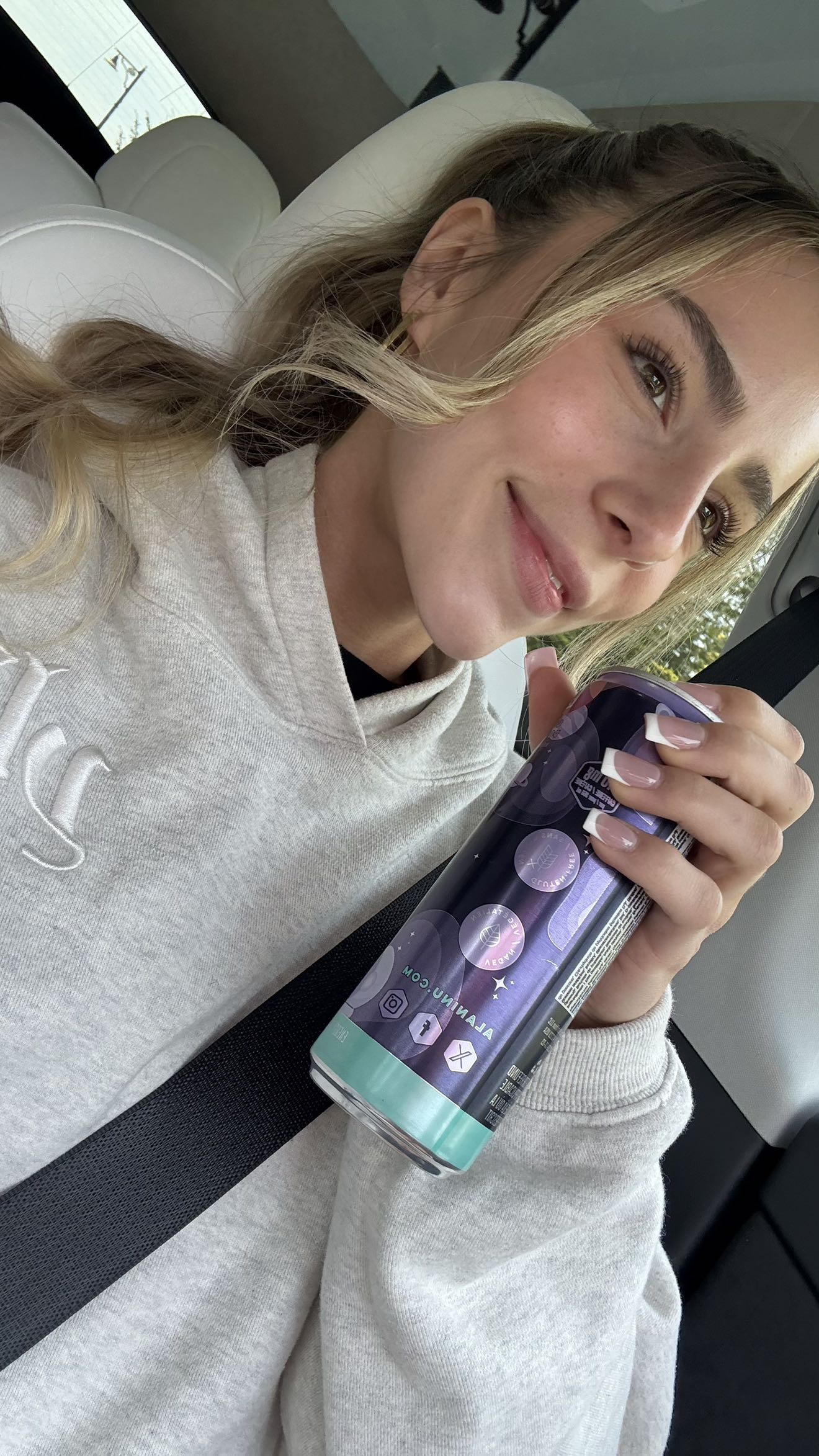 meelahrobbins snapchat image archive image