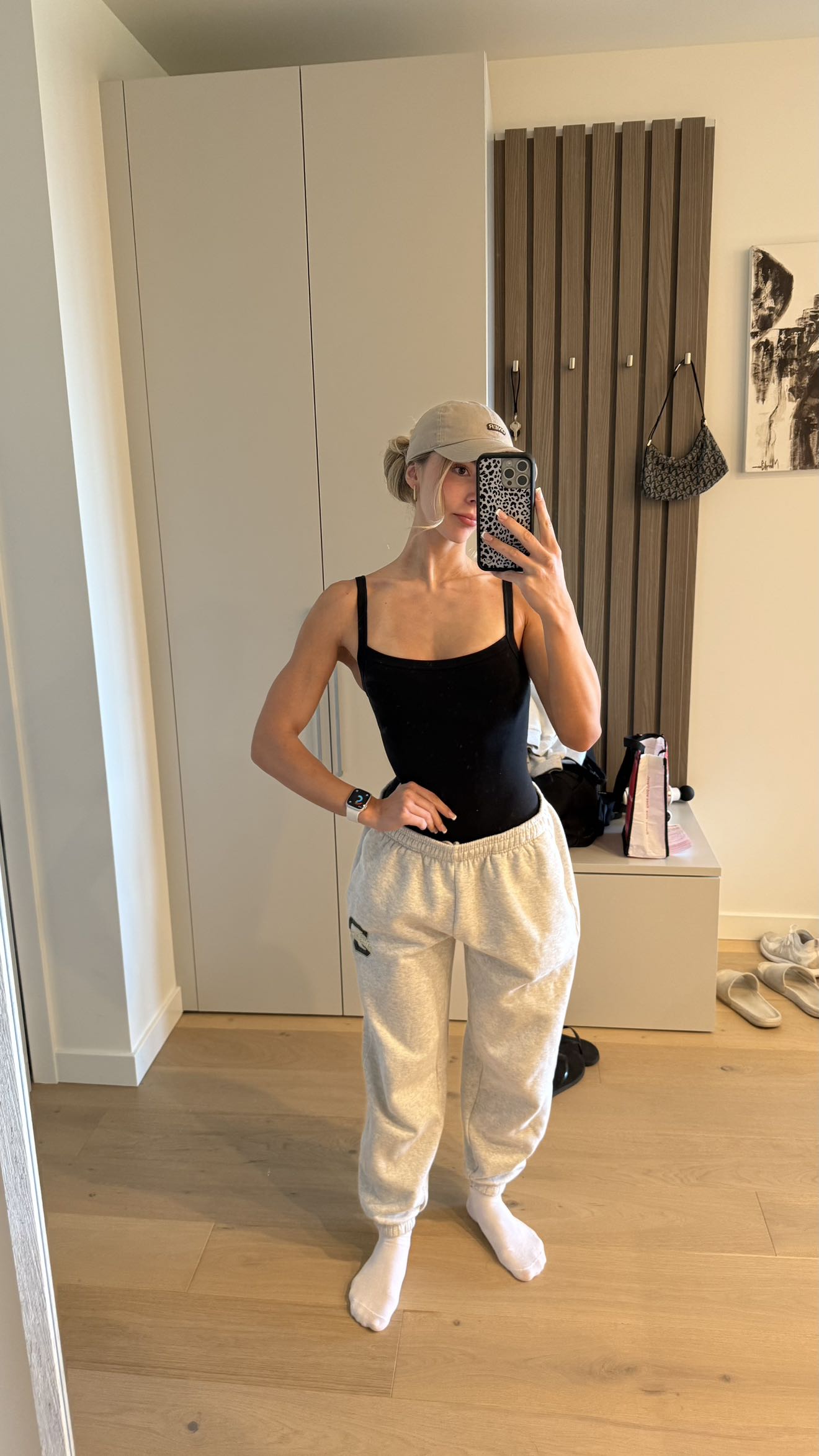 meelahrobbins snapchat image archive image