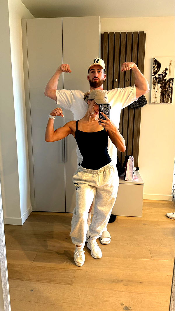 meelahrobbins image ~ Altpins