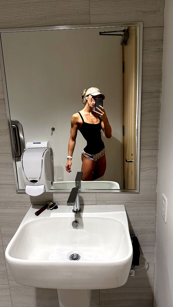 meelahrobbins image ~ Altpins