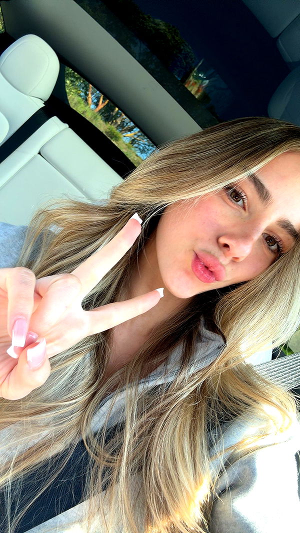 meelahrobbins image ~ Altpins