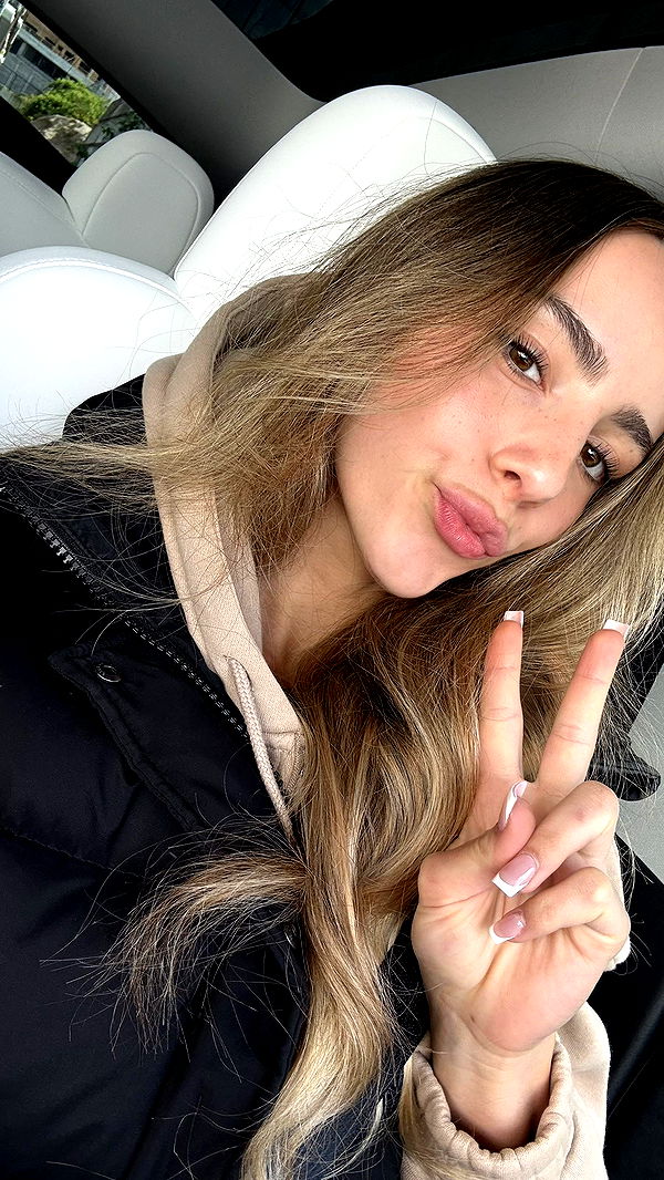 meelahrobbins image ~ Altpins