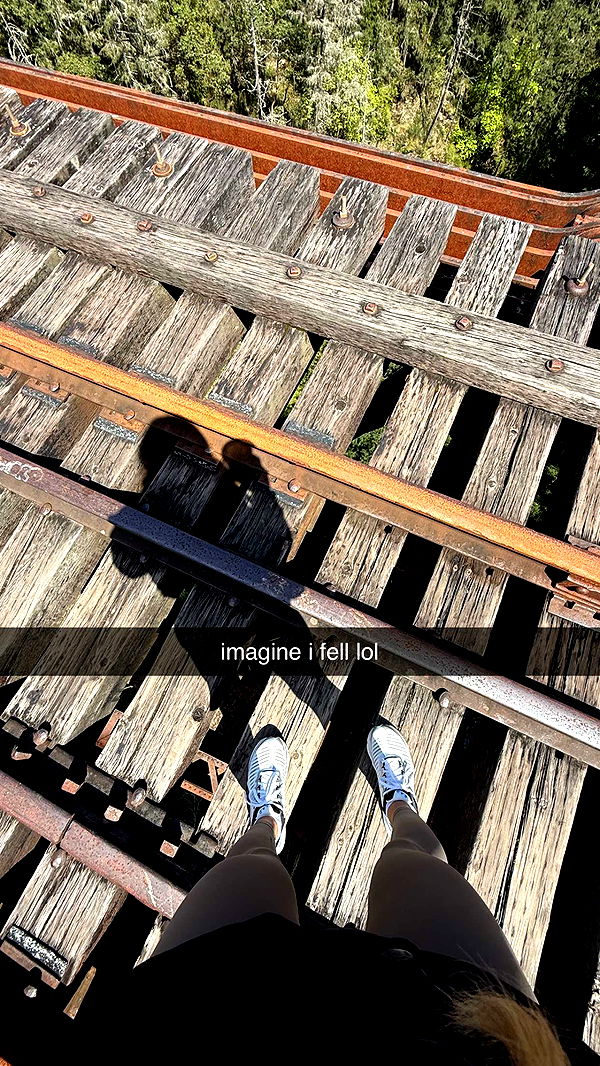 meelahrobbins image ~ Altpins