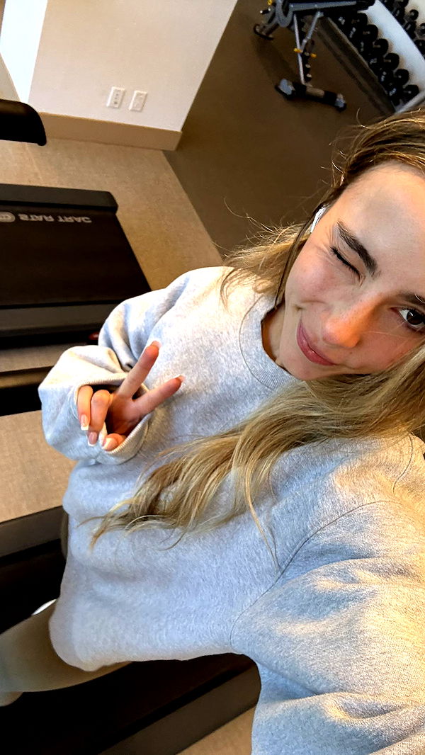 meelahrobbins image ~ Altpins