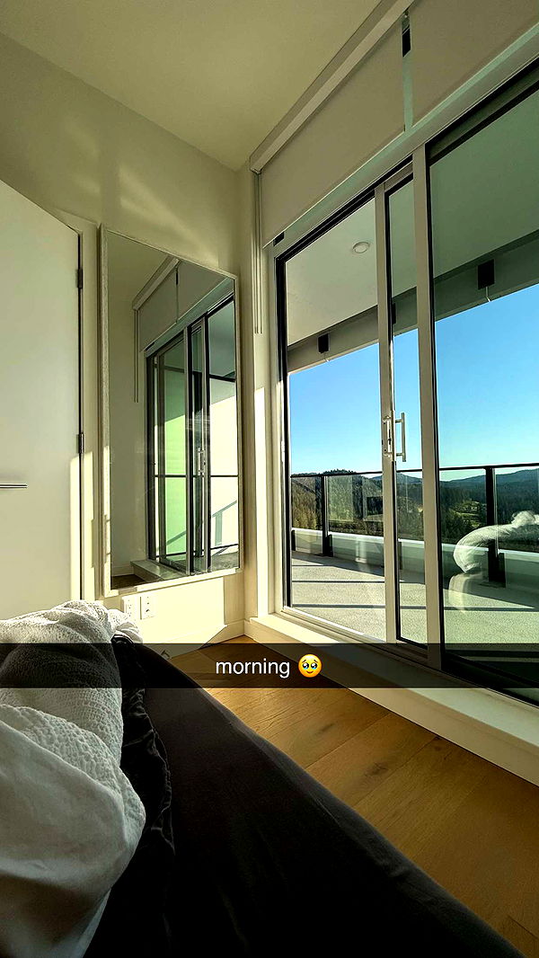 meelahrobbins image ~ Altpins