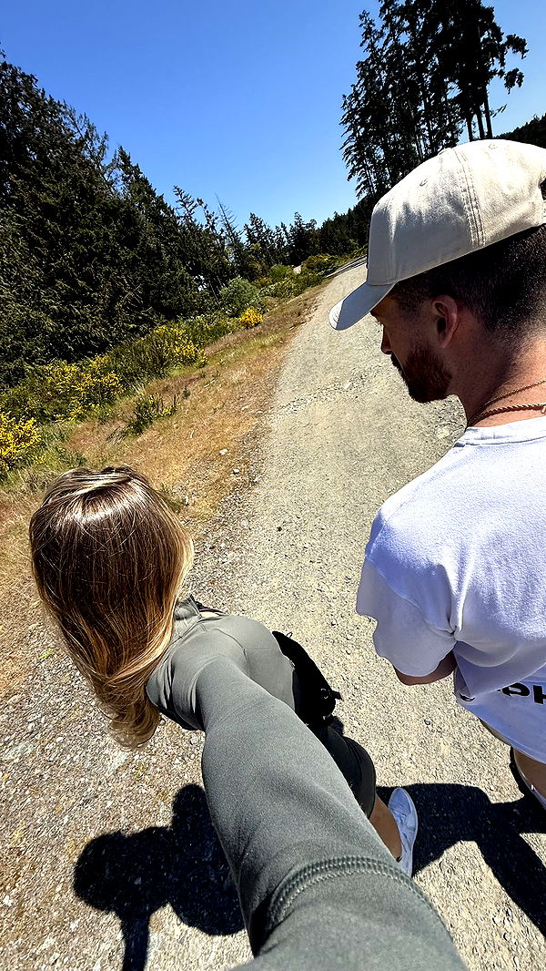 meelahrobbins image ~ Altpins