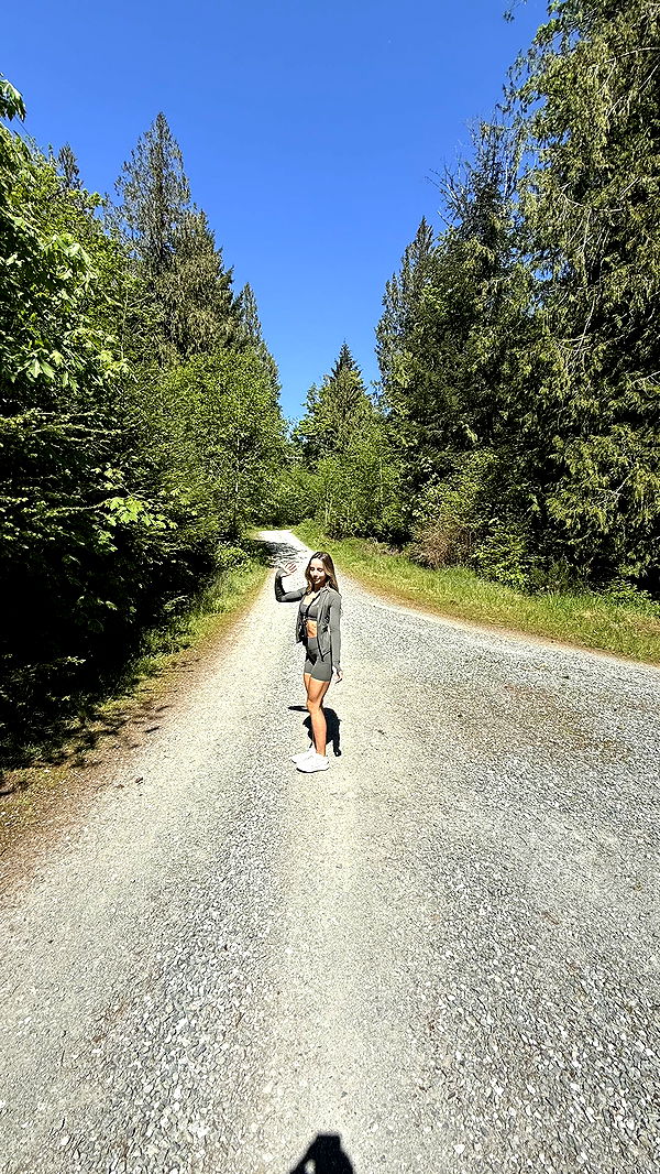 meelahrobbins image ~ Altpins