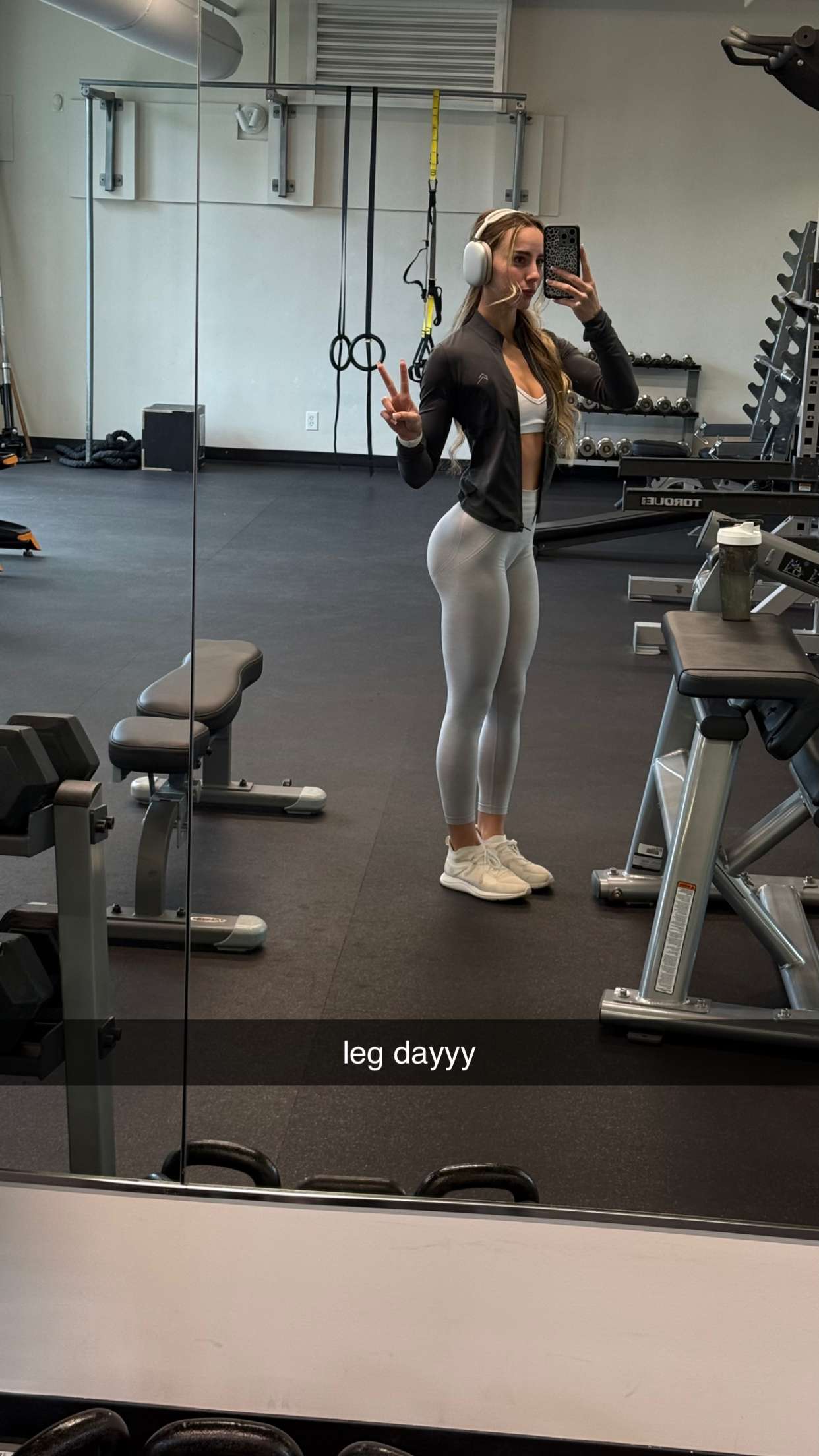 meelahrobbins snapchat image archive image