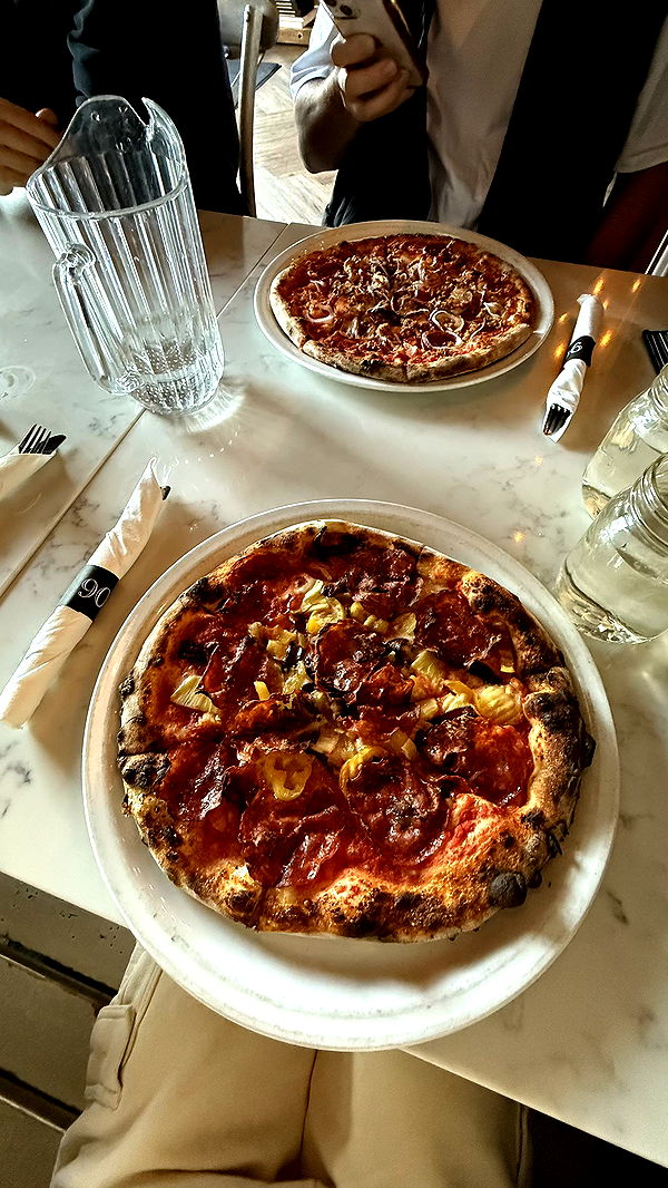 meelahrobbins image ~ Altpins