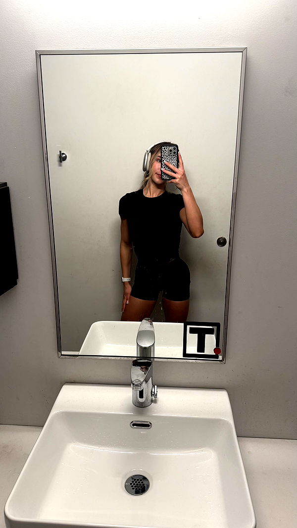 meelahrobbins image ~ Altpins