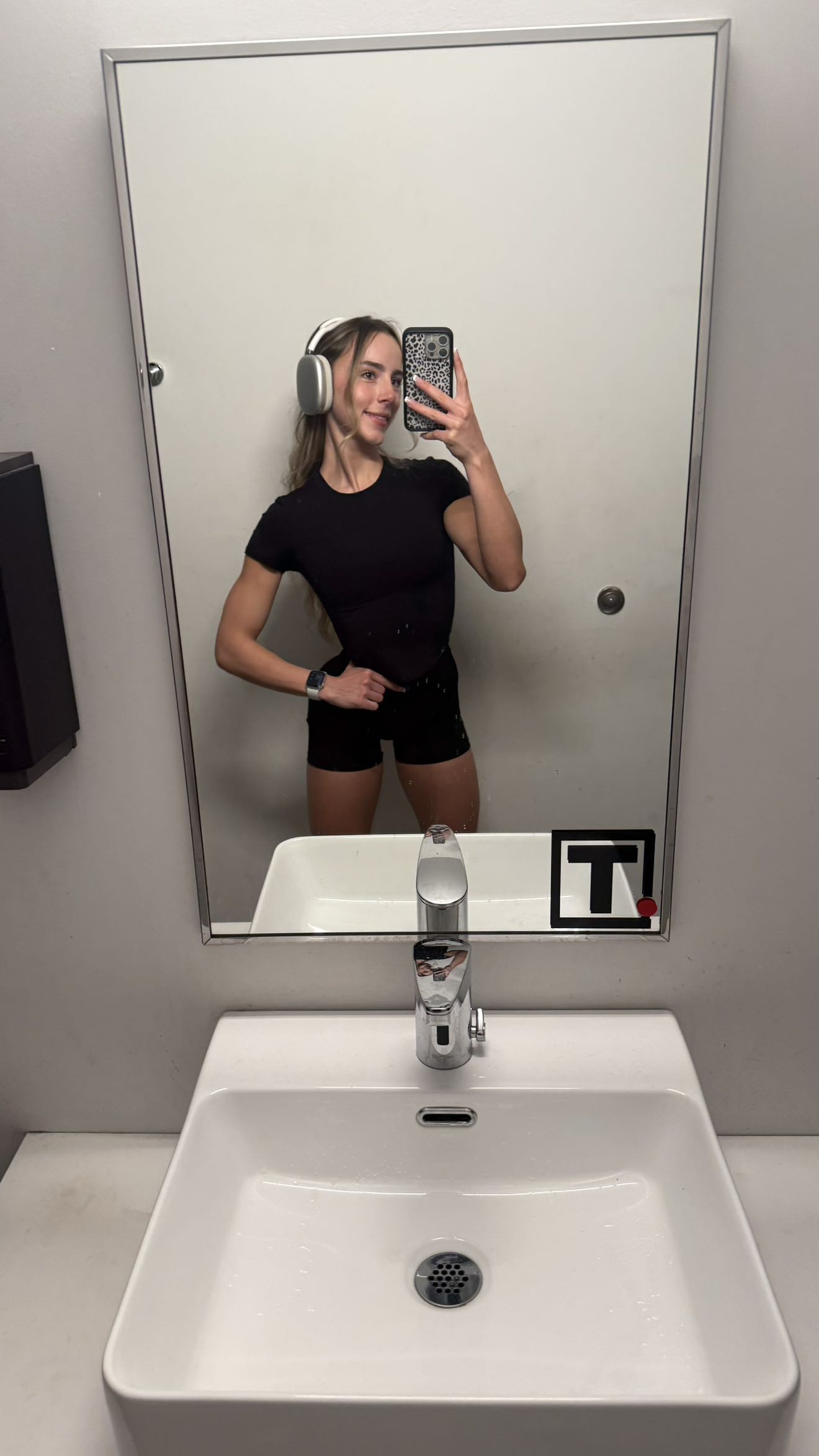 meelahrobbins snapchat image archive image