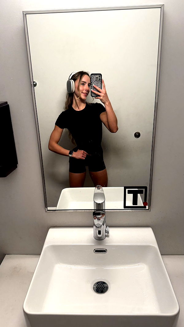 meelahrobbins image ~ Altpins