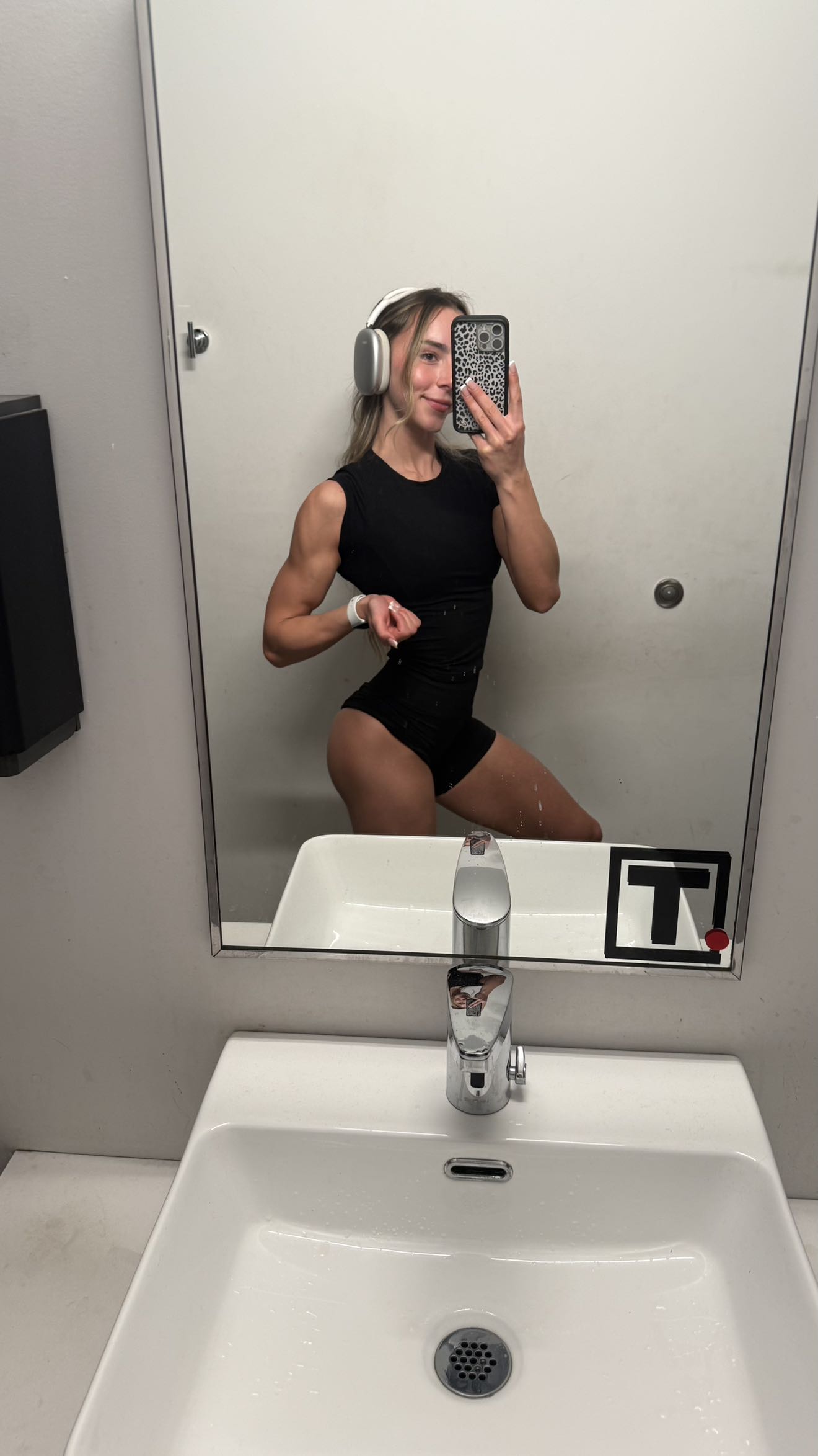 meelahrobbins snapchat image archive image